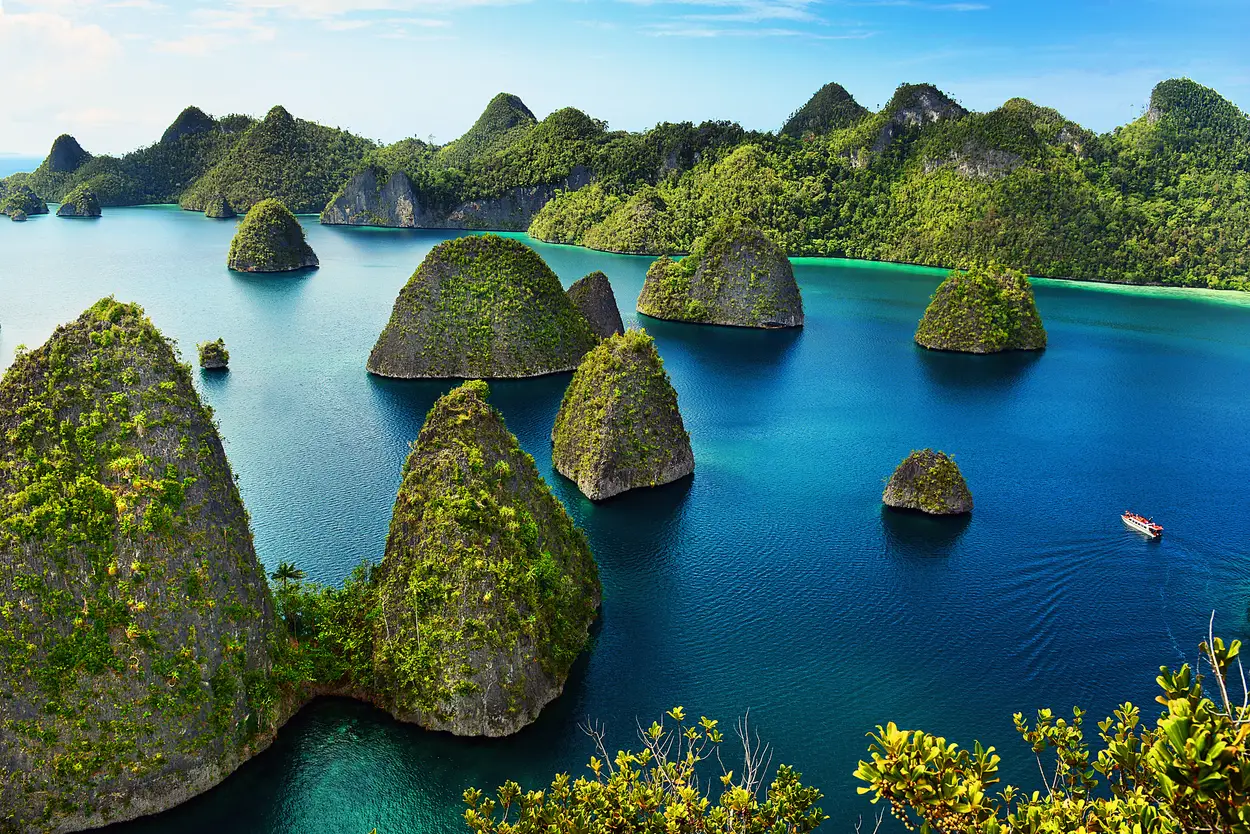 10 Pulau Impian di Indonesia yang Wajib Masuk Bucket List Liburan Kamu!